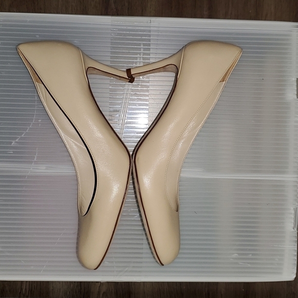 SAKS Fifth Avenue Clarissa Round Toe Pump Size 9 - Picture 2 of 6